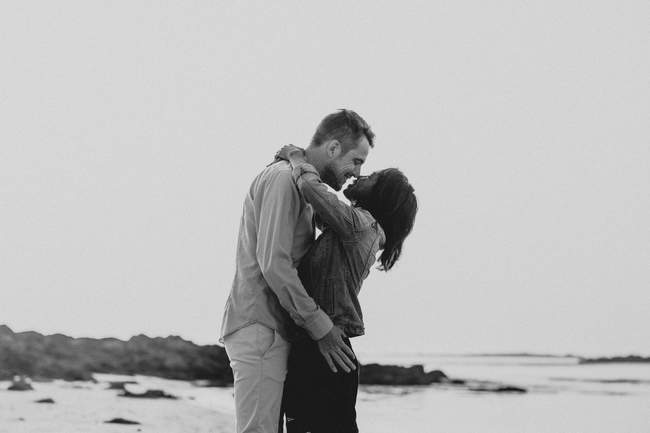 photos de couple sur une plage de bretagne