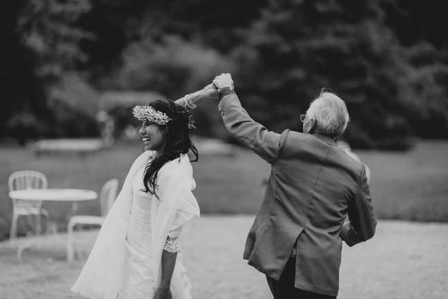 la mariée dans avec son papi une première pour lui en Bretagne