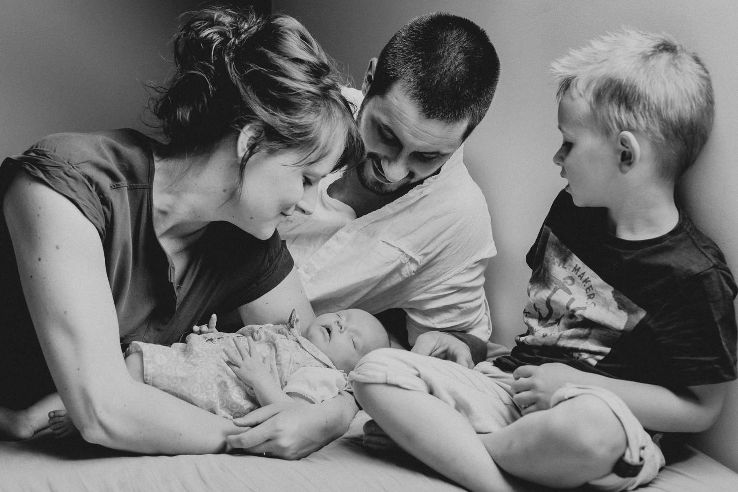 photo de famille faite par un photographe de naissance en Bretagne