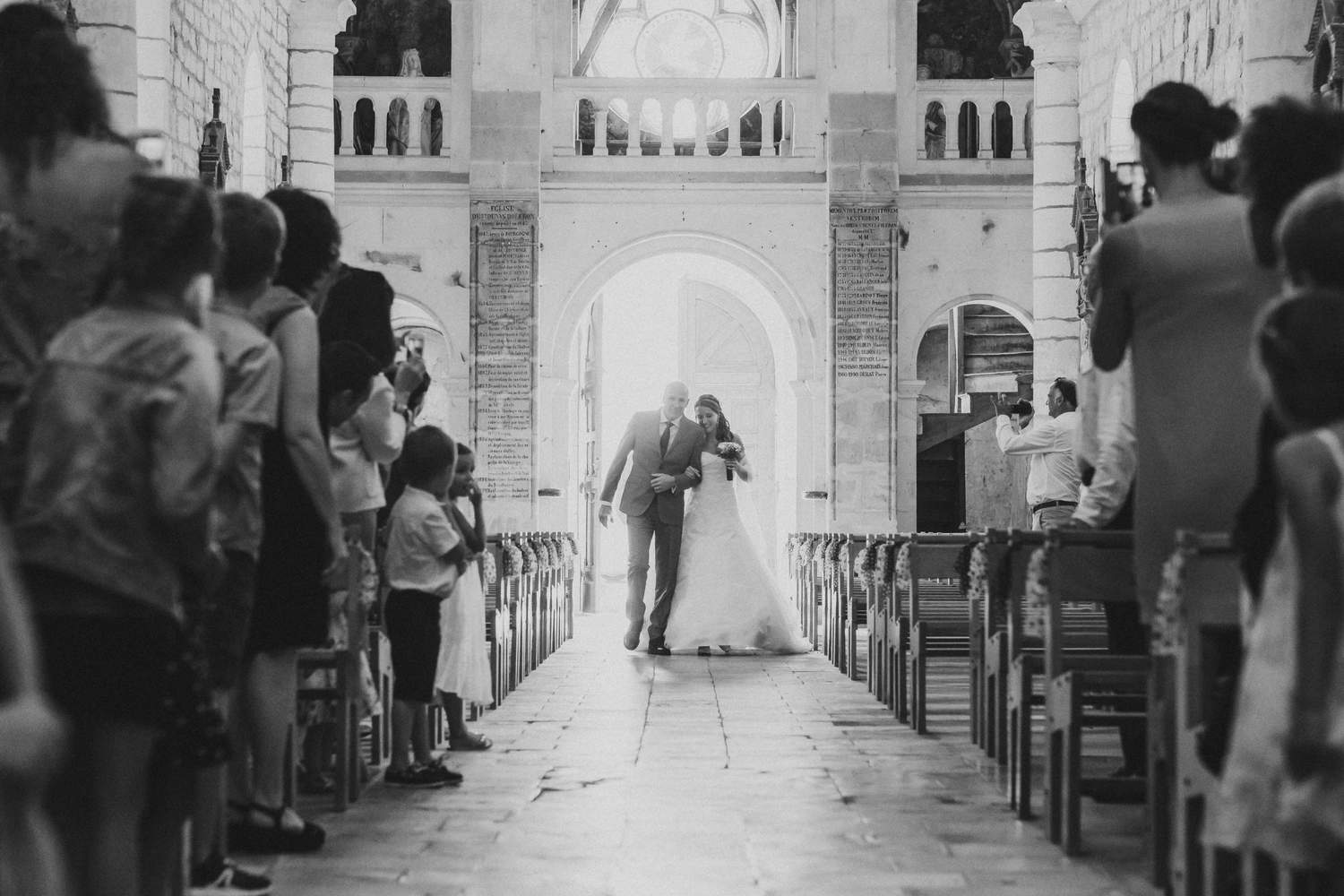photo de l'arrivée de la mariée dans l'eglise à l'ile d'oléron
